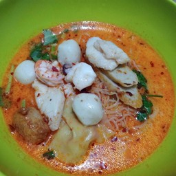 เส้นไหญ่ต้มยำน้ำข้น