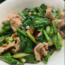 ผัดคะน้าหมูชิ้น