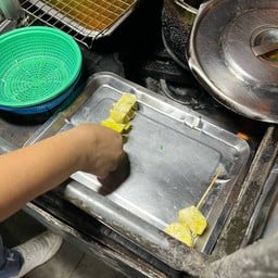 ร้านลูกชิ้นทอด