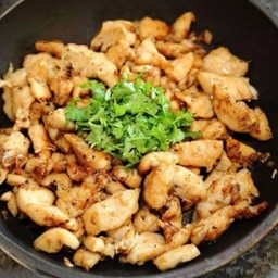 ข้าวไ่ก่ทอดกระเทียม (ข้าวหอมมะลิสุรินทร์)