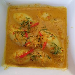 ปลาหมึก ยัดไส้ ผัดพริกแกง