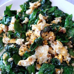 ใบเหลียงผัดไข่