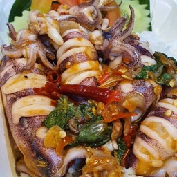 กะเพราหมึกไข่ (กับข้าว)
