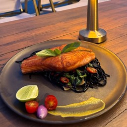 Spaghetti Chili Salmon(สปาเก็ตตี้พริกสดแซลม่อน)