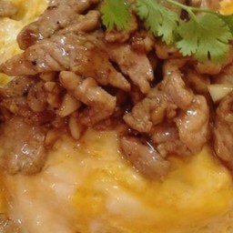 ข้าวไข่ข้นหมูกระเทียม