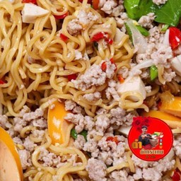 ยำมาม่าหมูกระเทย