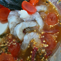 ยำไข่แดงเค็มกุ้งสด.