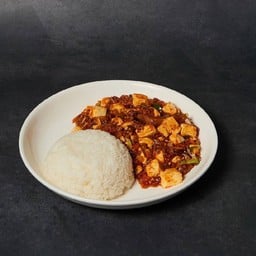 ผัดเต้าหู้หมูซอสแดงเผ็ดและข้าว