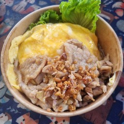 หมูกระเทียม+ไข่ข้น