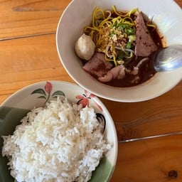 ก๋วยเตี๋ยวเรือวารี จอมทอง