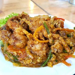 ปูนิ่มผัดผงกะหรี่กับข้าว