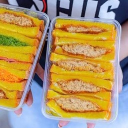 แซนด์วิช หมูหยอง น้ำสลัดโบราณ