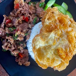 กระเพราเนื้อชิ้น
