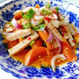 ยำหมูยอ ไส้กรอก