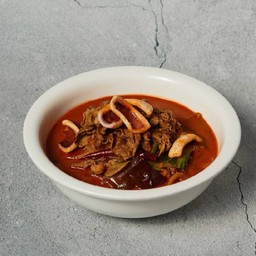 ซุปซีฟู๊ดและเนื้อรสเผ็ด