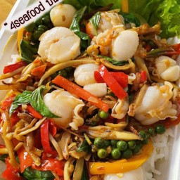 ผัดฉ่าหอยเชลล์ราดข้าว