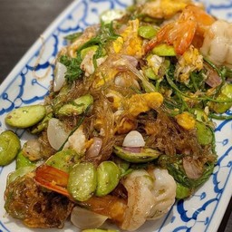 ผัดสองเหม็น กุ้ง+หมูสับ หรือ ไก่สับ ราดข้าว