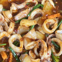 หมึกผัดน้ำพริกเผากับข้าว