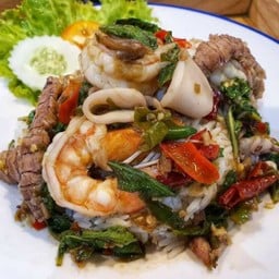 ข้าวกะเพรารวมมิตร.
