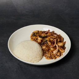 ซีฟู๊ดผัดเห็ดซอสสไตล์จีนและข้าว