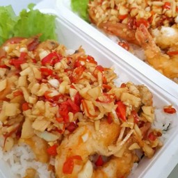 กุ้งผัดพริกเกลือกลับข้าว.