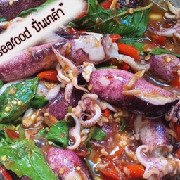 ข้าวกะเพราหมึกใข่
