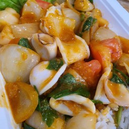 ข้าวปลาหมึกผัดไข่เค็ม.