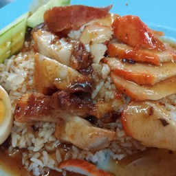 ข้าวหมูแดงหมูกรอบ
