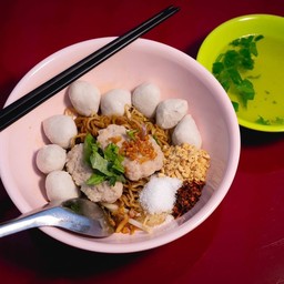 เส้นใหญ่แห้งต้มยำ