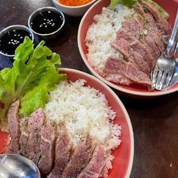 ข้าวหน้าสเต็กเนื้อ