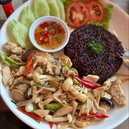 ผัดเห็ดรวมไก่ข้าวไรส์เบอรี่