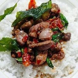 กะเพราเครื่องในไก่