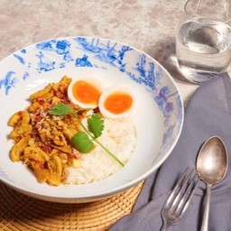 ข้าวหน้ากากหมูคั่วพริกเกลือ