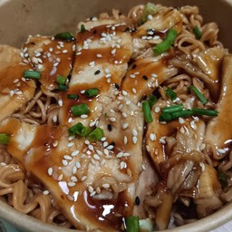 มาม่าหมูทริยากิ