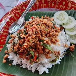 หมื่นลี้กะเพราถาด