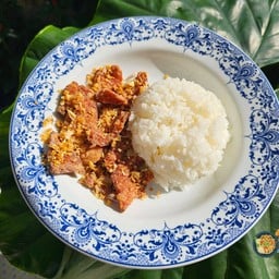 ข้าวหมูทอดกระเทียม