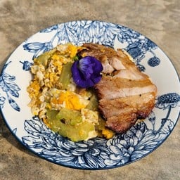 ข้าวมะระผัดไข่หมูย่าง