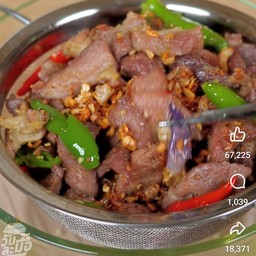 โคขุนทอดกระเทียมพริกสด
