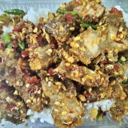 น้องเบล อาหารตามสั่ง หมูกรอบ ไข่ข้น ยำ ต้มยำ สามชั้นทอดน้ำปลาน้ำจิ้มซีฟู้ด