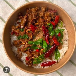 โคขุนผัดพริกแห้ง