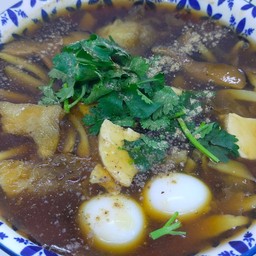 กระเพาะปลาน้ำแดงเฉพาะหน่อไม้