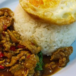 กะเพราเนื้อราดข้าว