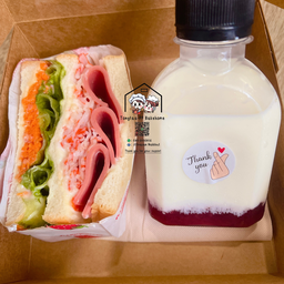เบรคแซนด์วิช+นมสดสตรอเบอร์รี่ สั่งล่วงหน้า 2-3 วัน