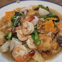 ราดหน้าทะเลเส้นกรอบ (2-3 ท่าน)