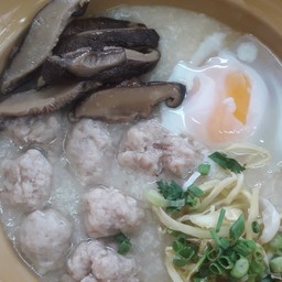 โจ๊กหมูเห็ดใส่ไข่