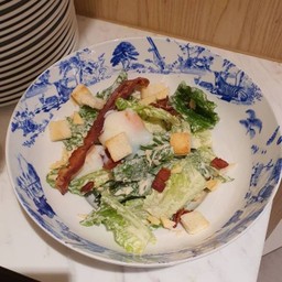 ซีซาร์เบคอนกรอบ ไข่ออนเซ็น