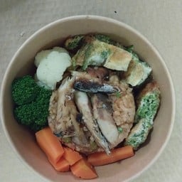 ข้าวน้ำพริกกะปิใส่ปลาทูแกะ
