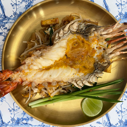 ผัดไทยกุ้งแม่น้ำ