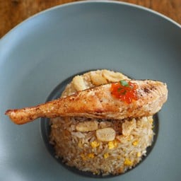 Salmon Garlic Fried Rice (ข้าวผัดปลาแซลมอนกระเทียม)