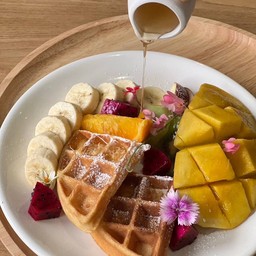 Waffle with Fruit + Drink(วาฟเฟิลผลไม้+เครื่องดื่ม)